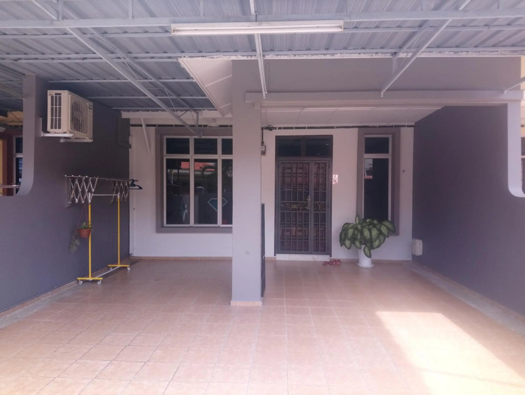 Big Family Friends Guesthouse 16pax, Legoland Bukit Indah