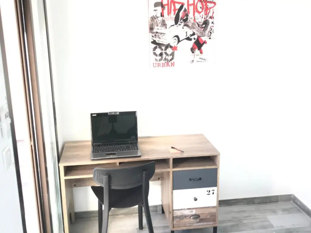 Appartement 3 pieces, refait a neuf, haut standing, piscine, mer a pieds