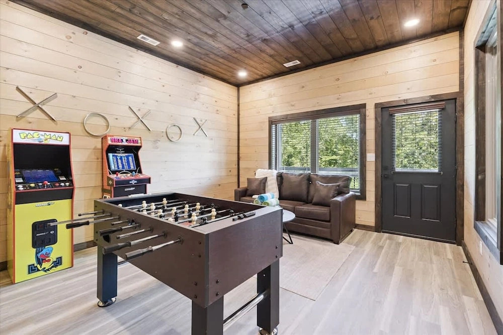 Peak Overlook by Beyond Expectations Mountain Retreat With Hot Tub