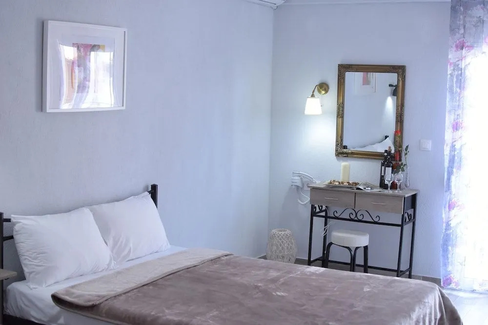 Gatos Village Studios & Apartments