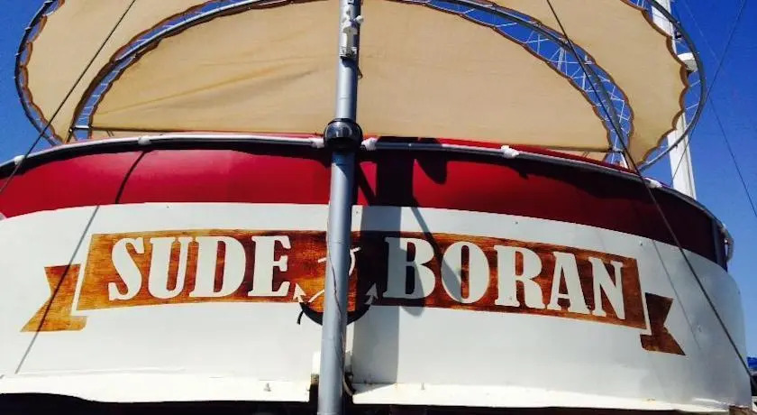 Yuzer Hotel Sude Boran