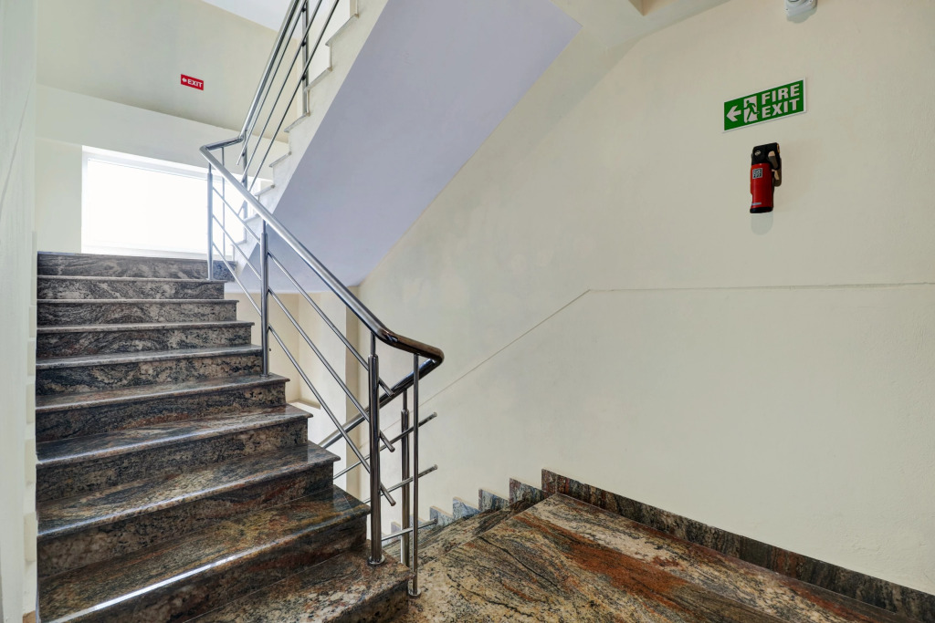 Townhouse Ecity Inn