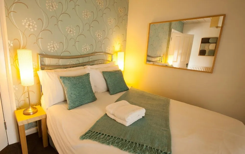 Hollybush Inn