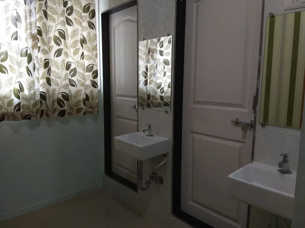 Hotel Shubham Vile Parle