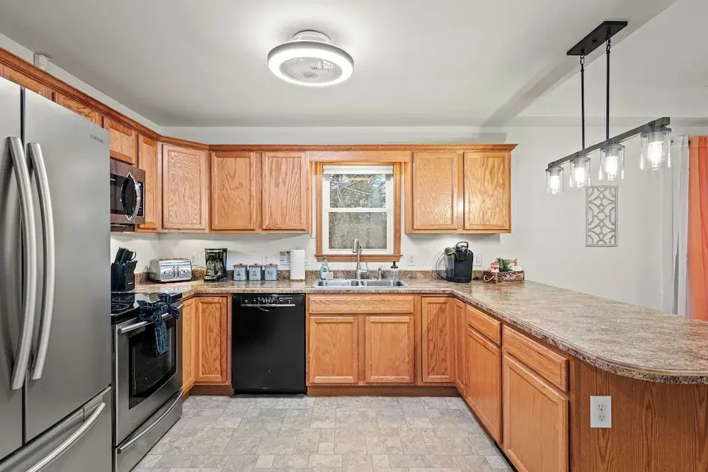 Pocono Paradise by Avantstay Lakeside Retreat, Hot Tub, Game Room, Near Beach