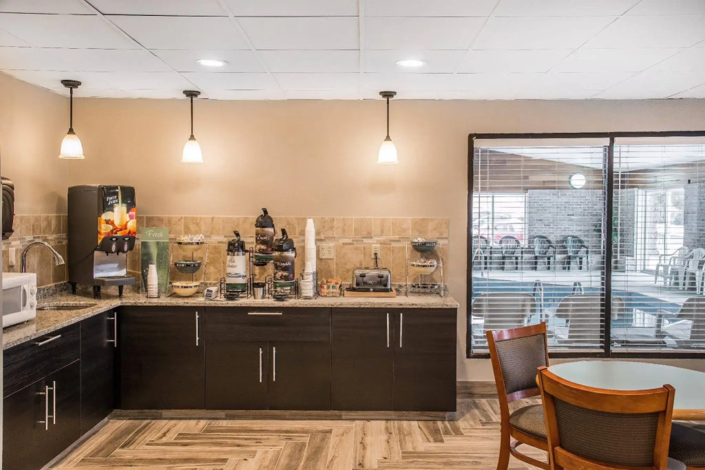 Hudson Inn & Suites