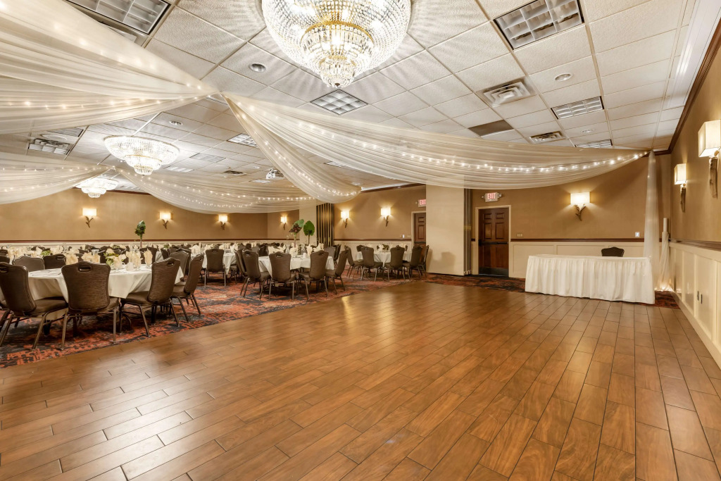 Best Western Plus White Bear Country Inn