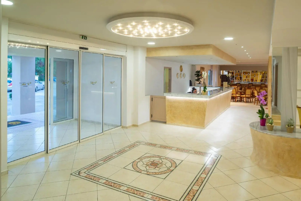 CNic Gemini Hotel