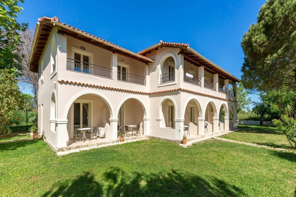 Kamari Apartments