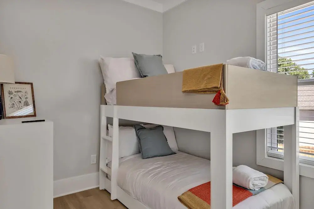 Soprano-private Rooftop-gr8 Walking Location