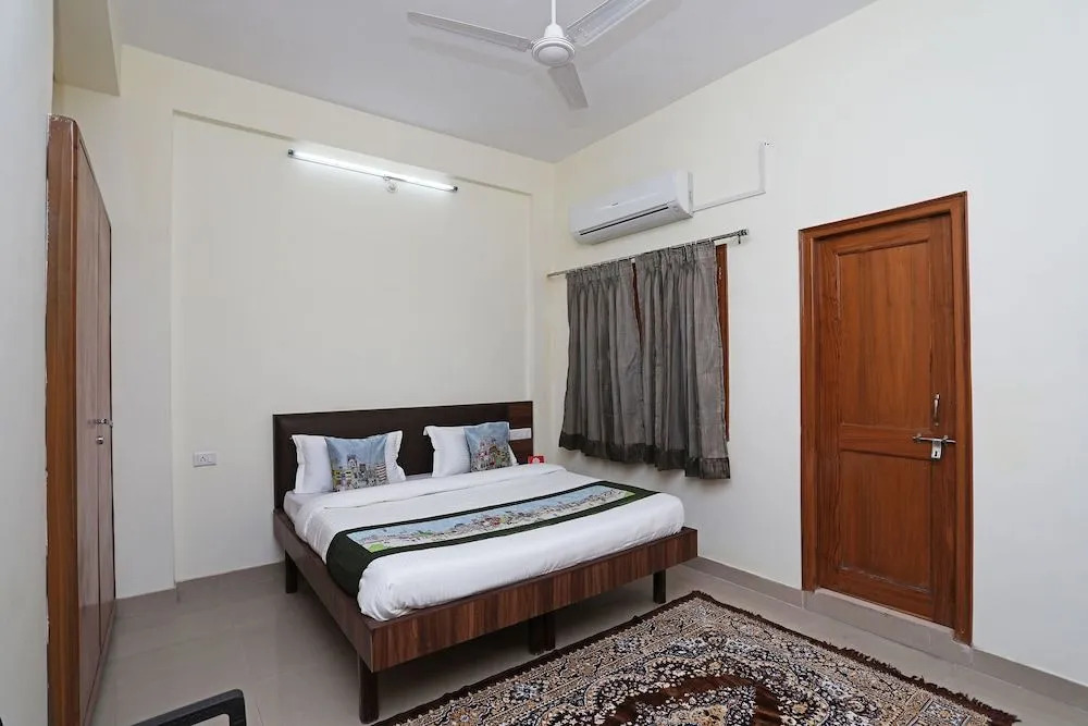 OYO 9878 Home Cozy 3BHK Geetanjali Hospital