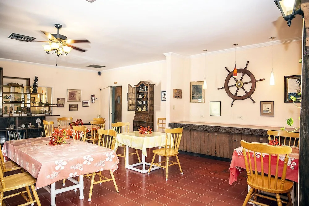 Orange Hill Beach Inn