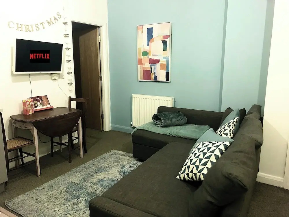 Modern Central Edwardian Apartment 4pp Private Ent