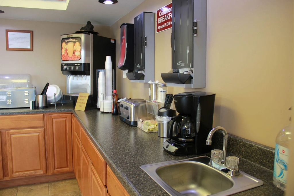 Relax Inn and Suites Kuttawa Eddyville