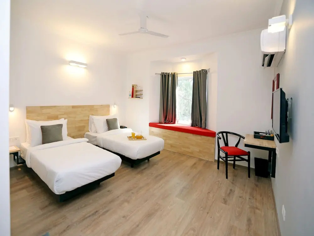 OYO Townhouse 017 HUDA City Center
