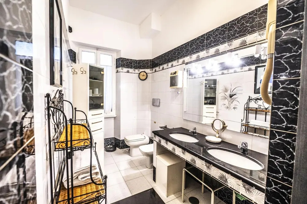 Trastevere 2 BR Cozy Apartment