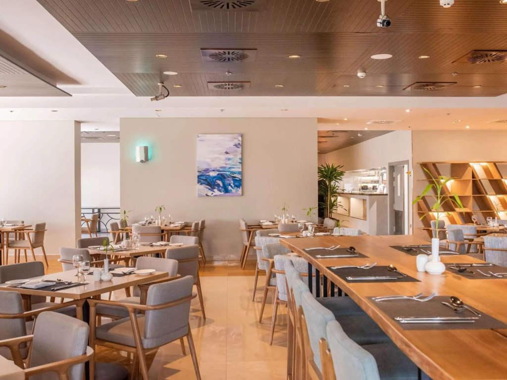 Отель Mercure Dubai Barsha Heights Hotel Suites And Apartments