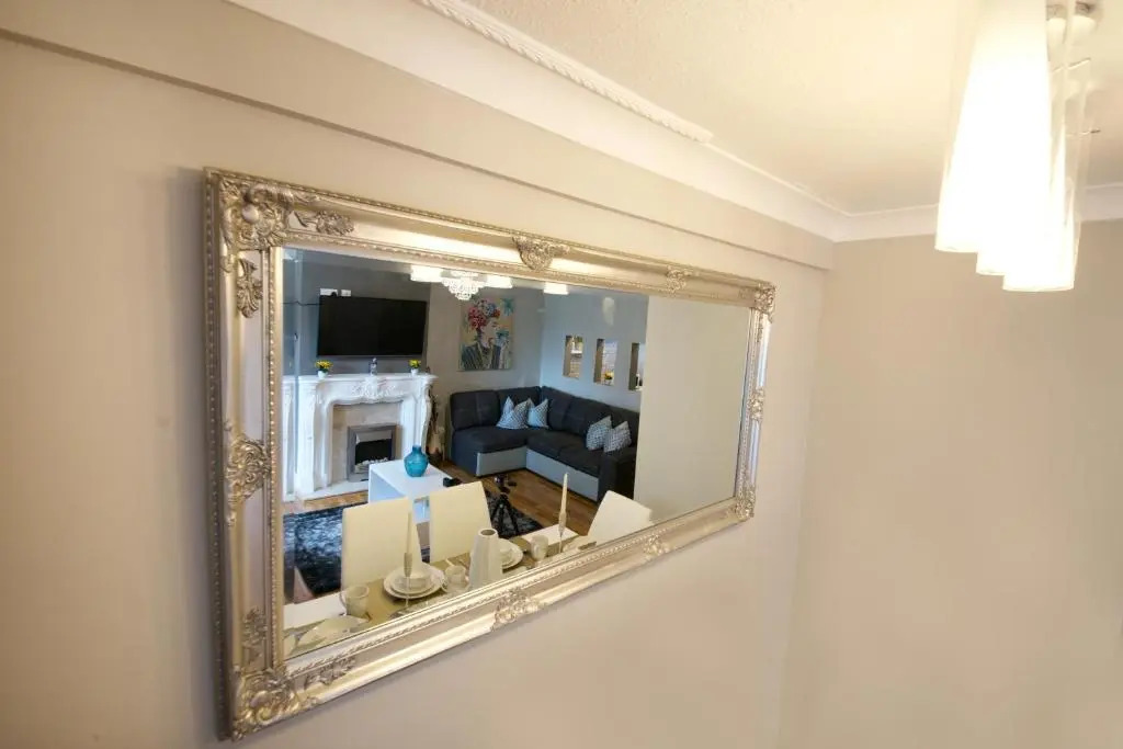 Gorgeous Manchester Home with Garden & Parking