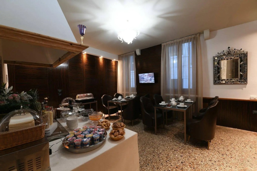Locanda Leon Bianco on the Grand Canal