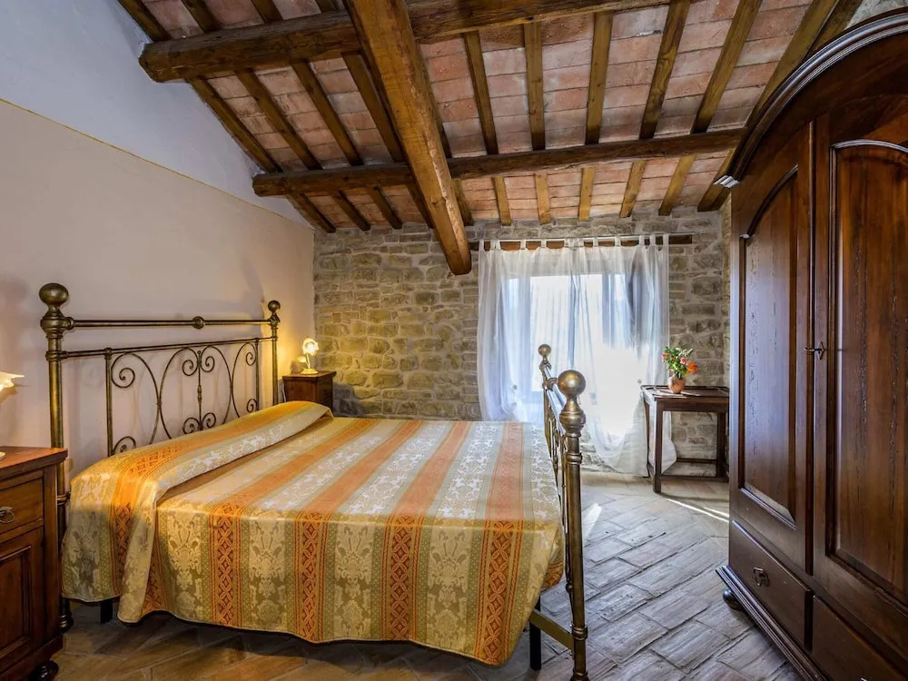 Gorgeous Apartment with Pool near Sibillini Mountains