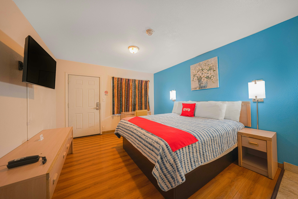 Royal Gateway Motel