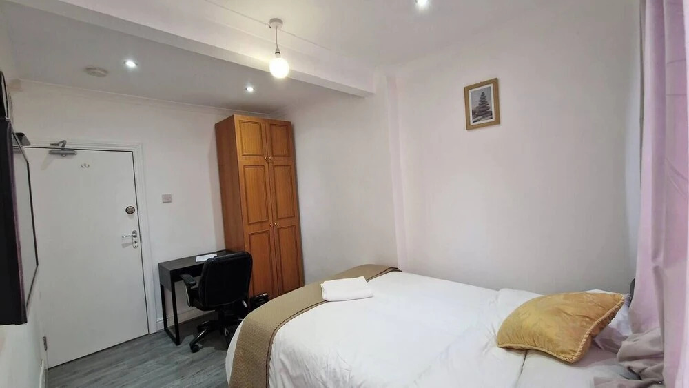 Captivating 2-bed Apartment in Ilford