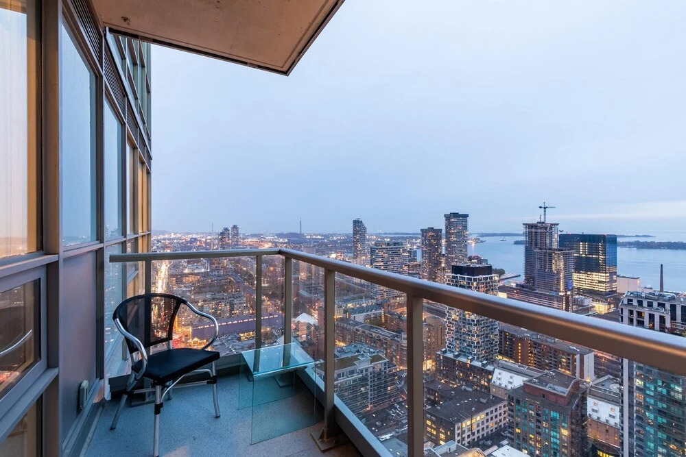 Modern 1BR With City View - Heart of DT Toronto