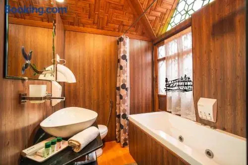 New Zenith Group of Houseboats
