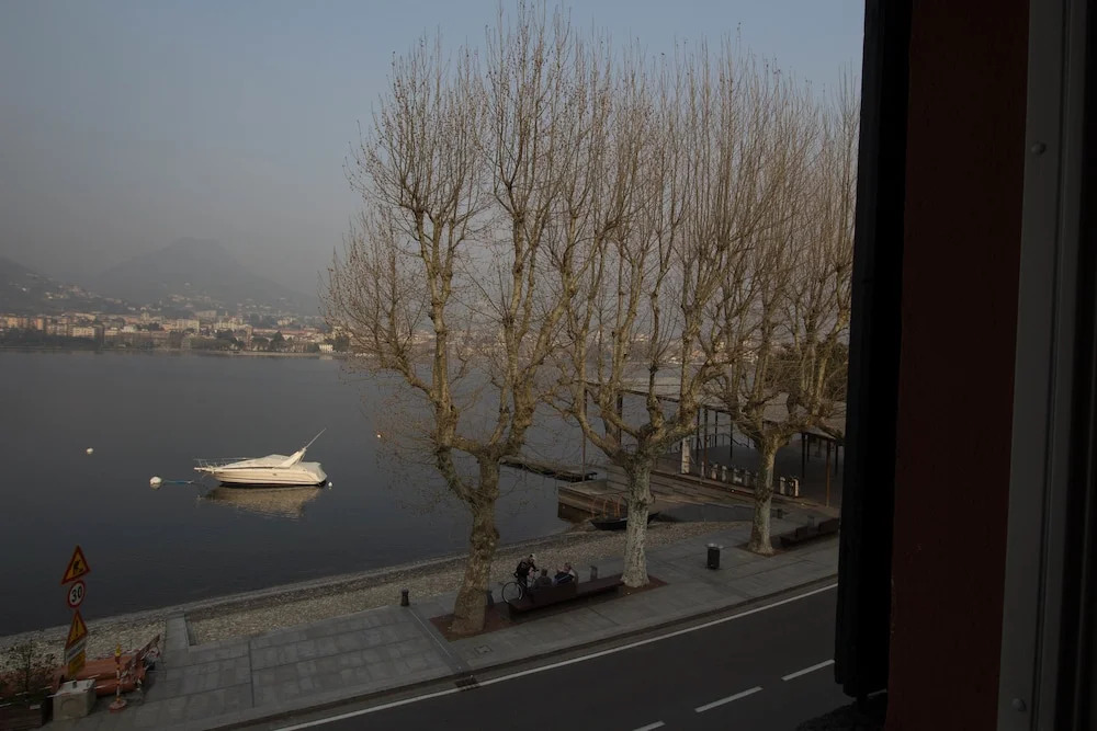 Lungolago Apartment