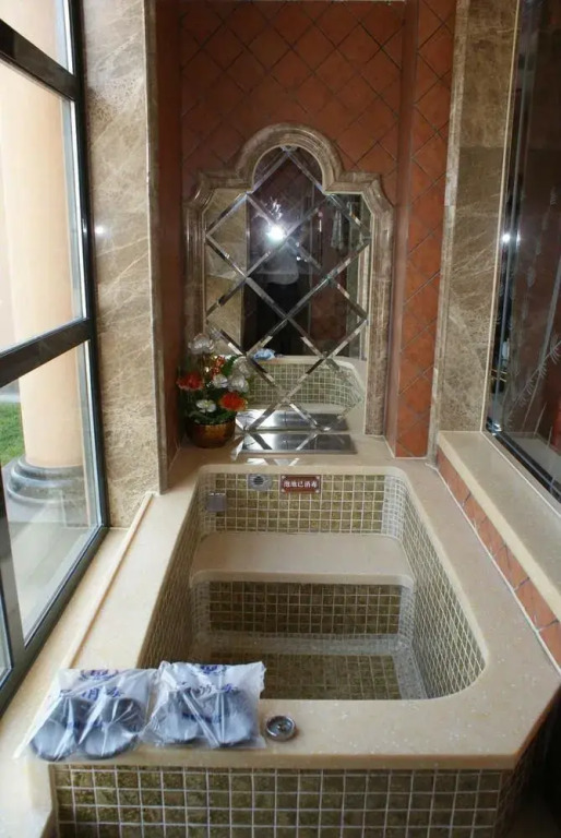 Beijing Floral Plaza Hot Spring Hotel