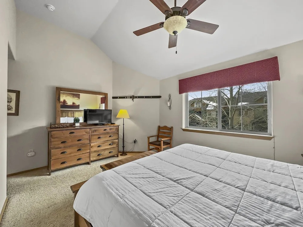 B6 Tarn Landing 1br + Loft, 3ba 1 Bedroom Condo