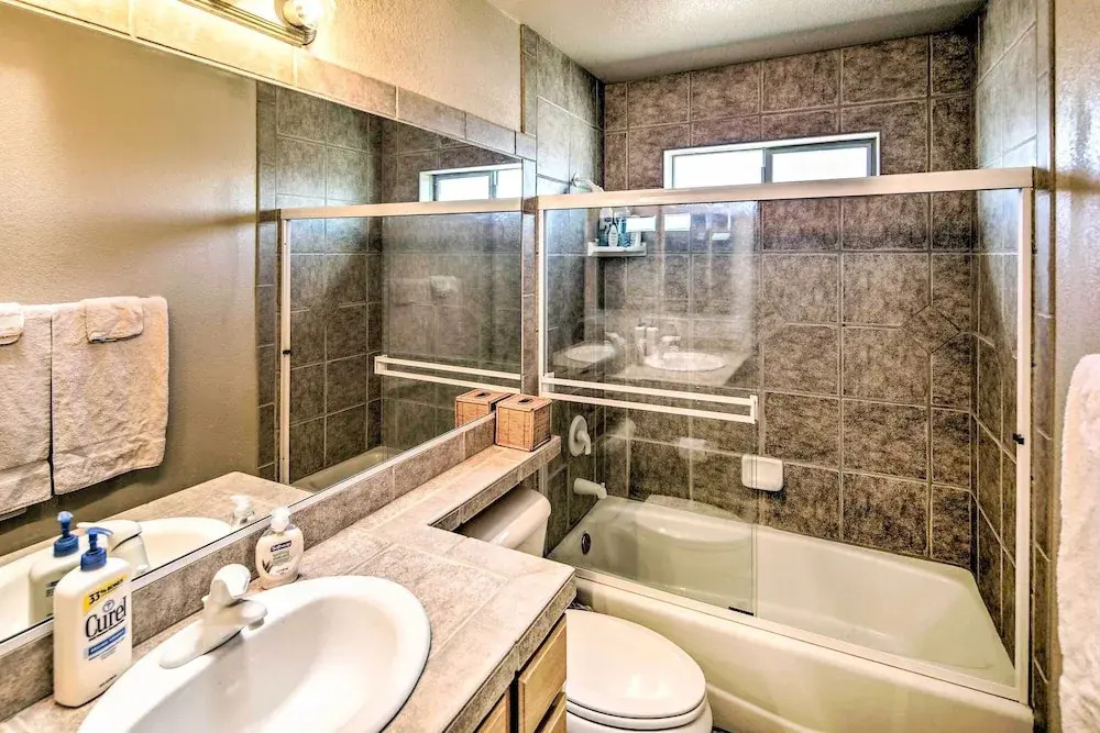 Cozy Lake Havasu House w/ Views - 1 Mi to Water!