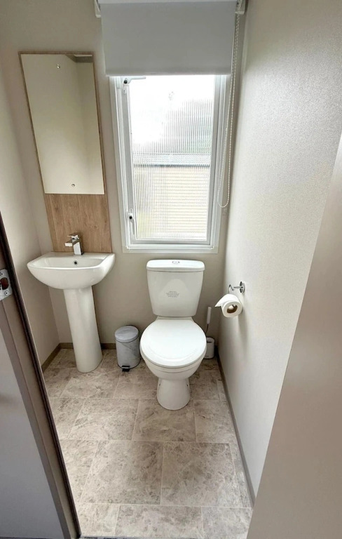 Cabin Sleeps 6 With Parking and Balcony
