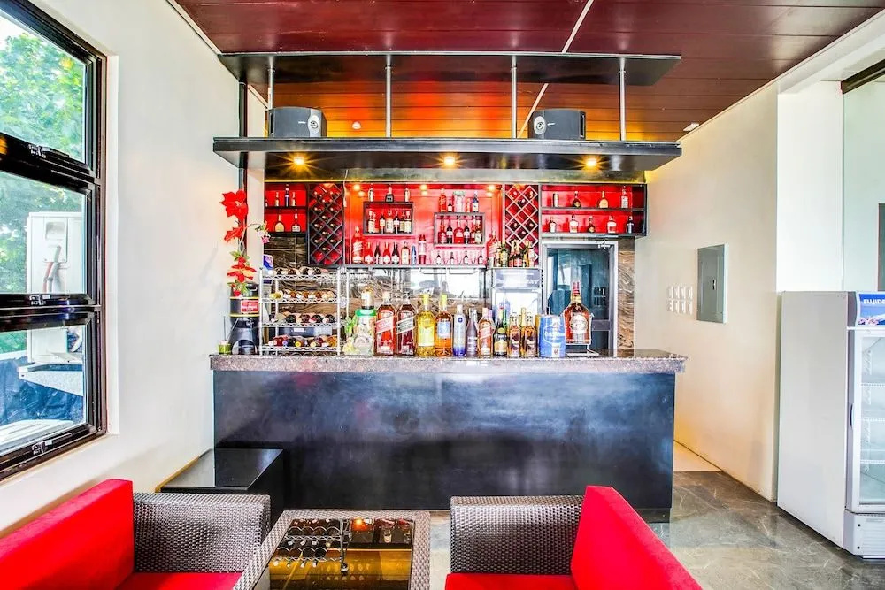 OYO 489 Casa Mia Hotel Suites