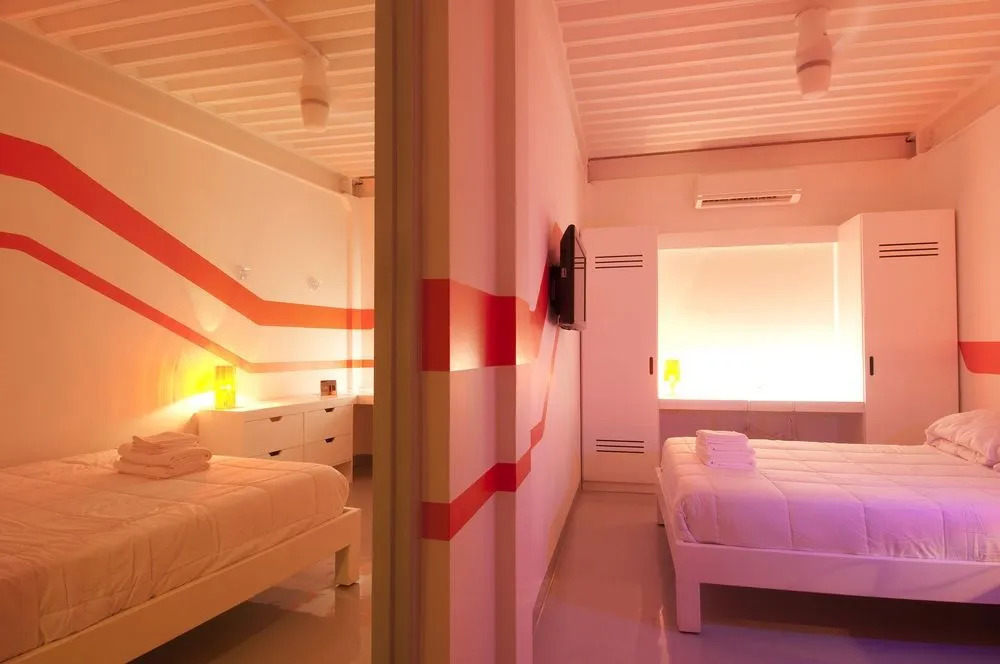 WAVE Hotel & Cafe