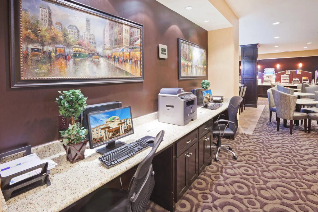 Holiday Inn Express & Suites - Denton North by IHG
