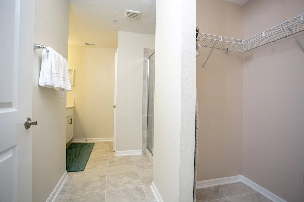 Gorgeous Two Bedroom Apt Close to Disney 306 4721 Storey Lake Resort
