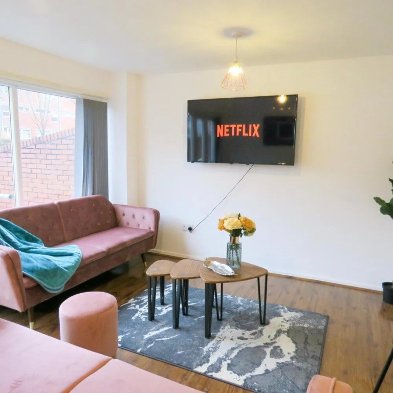 Tudors eSuites Five Ways Terrace Parking