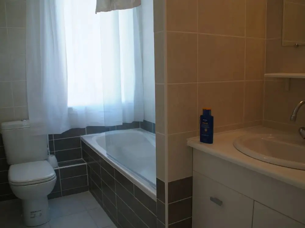 Well-kept Bungalow With Combi-microwave, Beach at 5 km