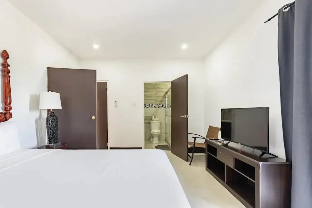Apt - Gated Community-sleeps 4-balcony-parking