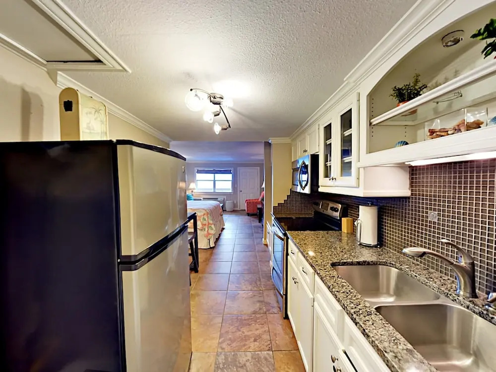 142 Sea Breeze 1 Bedroom 1 Bathroom Condo