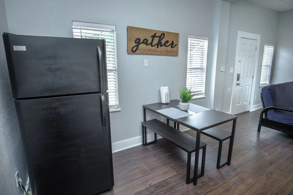 Classic 1br/1ba Charming Apt w/ Modern Upgrades