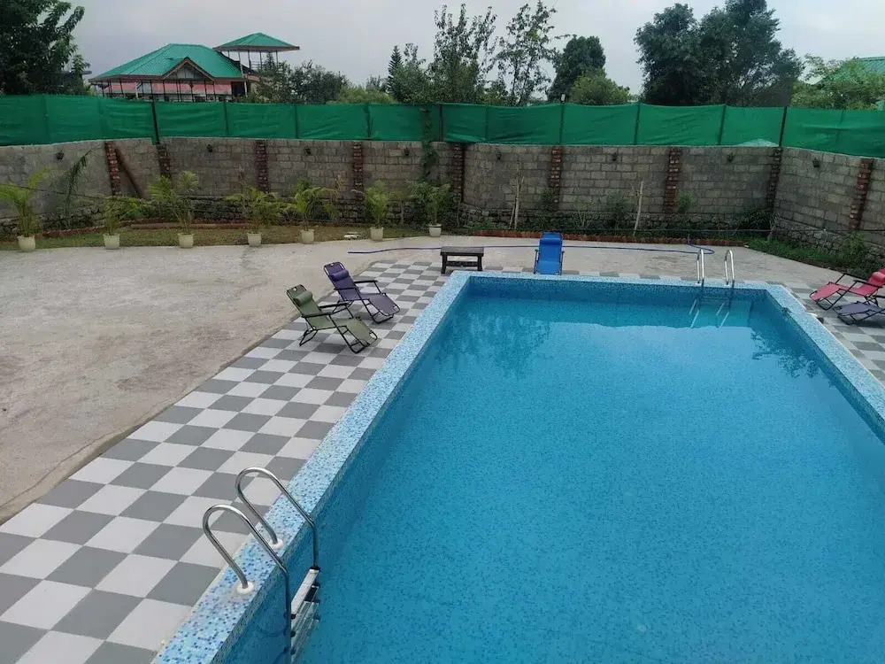 Dhauladhar Hills Resorts