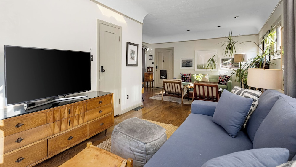 Spanish Revival Charm in Silver Lake w/ Patio, BBQ & Walkable Location Maltman Manor by Avantstay