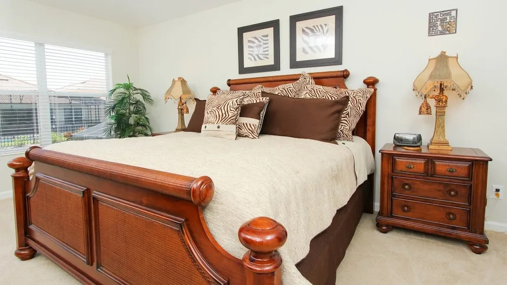 6-bedroom 2505