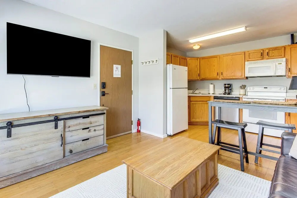 < 1 Mi to Big Sky Resort: Quiet Mtn-view Retreat