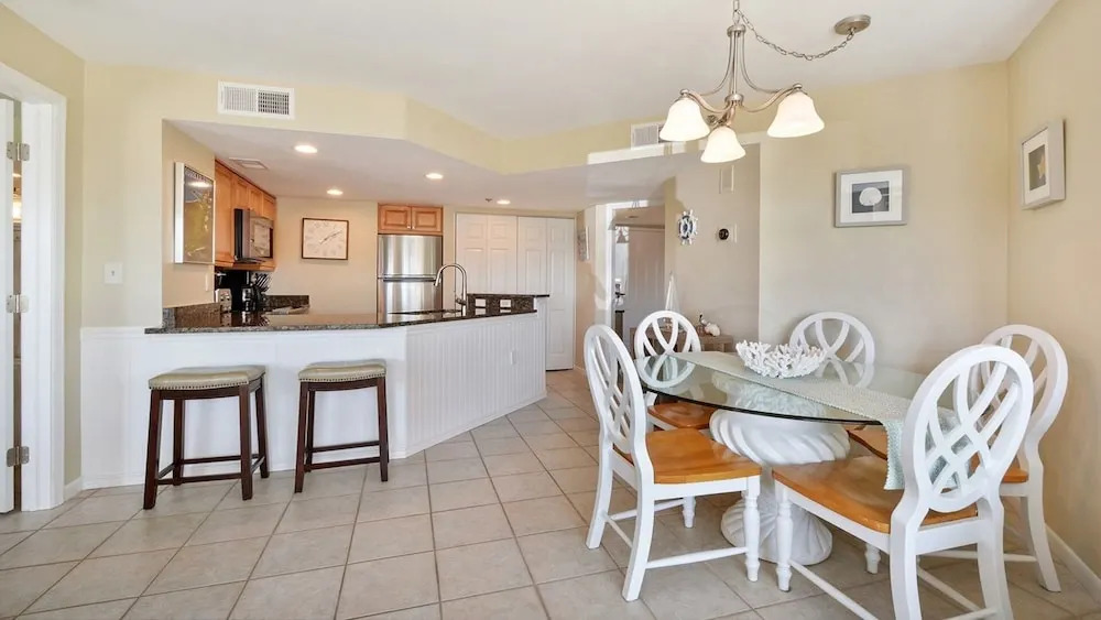 2515 Mare 2 Bedroom Condo