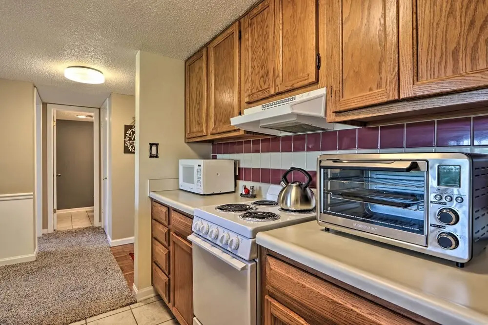 Condo w/ Pool & Grill Access ~ 4 Mi to Gatlinburg!