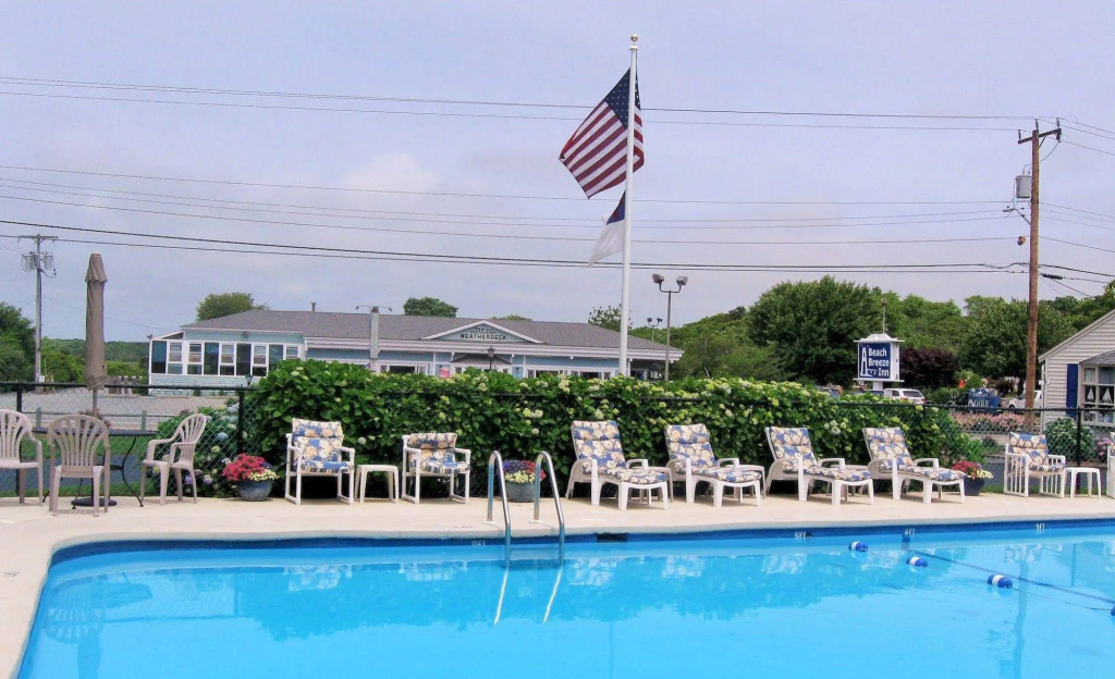 A Beach Breeze Inn