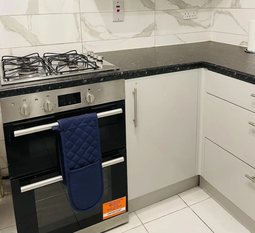 Walk to Lcy Airport/ Excel /dlr 1Br Flat